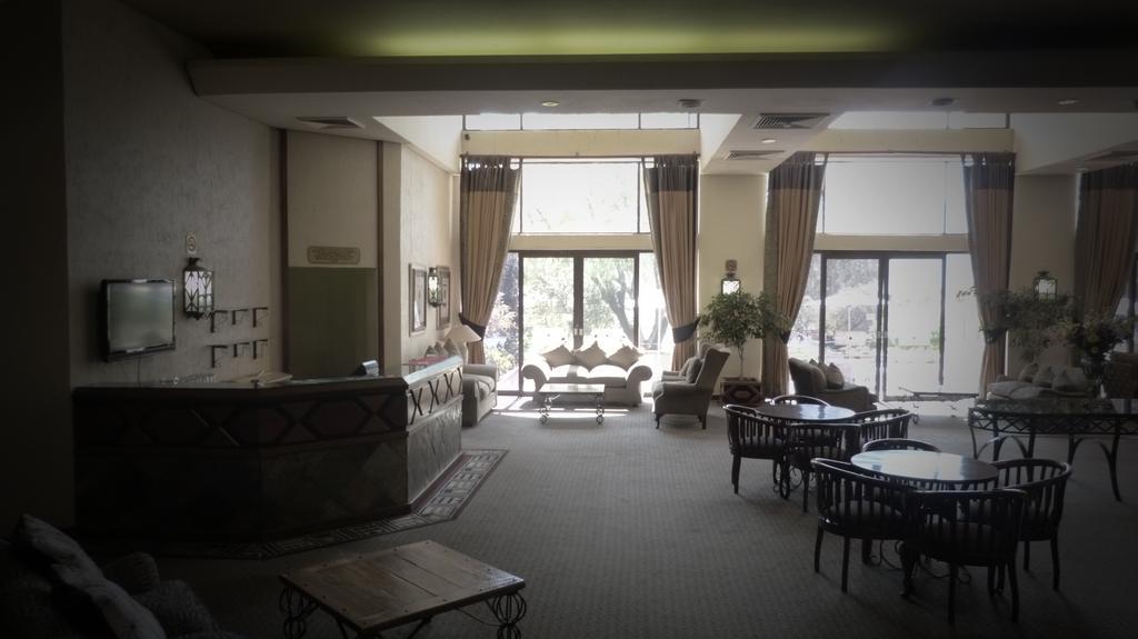 Black Mountain Leisure And Conference Hotel Groothoek Екстериор снимка