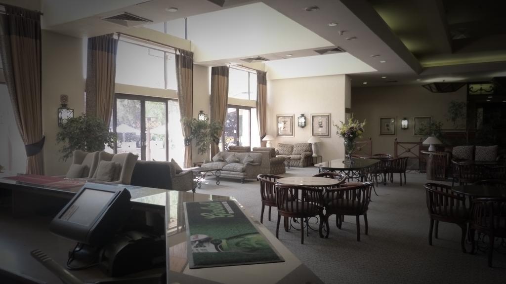 Black Mountain Leisure And Conference Hotel Groothoek Екстериор снимка