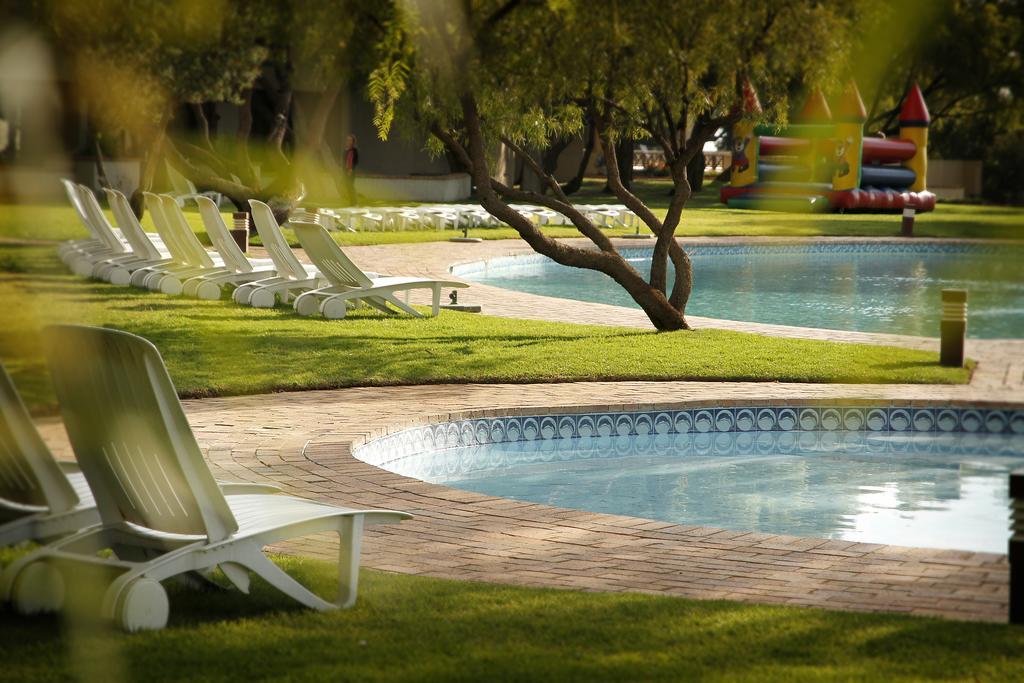 Black Mountain Leisure And Conference Hotel Groothoek Екстериор снимка